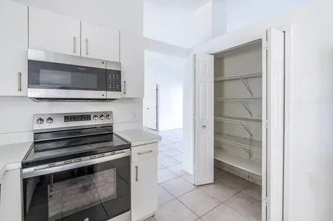 298 Sw Eyerly Avenue Port Saint Lucie FL 34953
