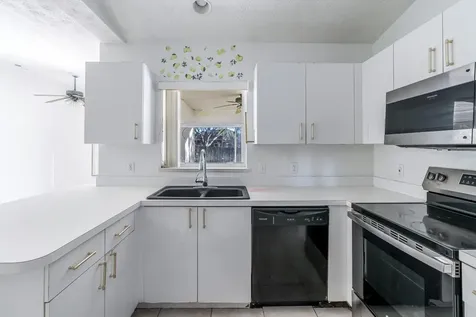 298 Sw Eyerly Avenue Port Saint Lucie FL 34953