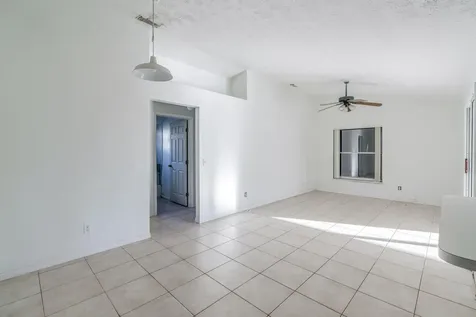 298 Sw Eyerly Avenue Port Saint Lucie FL 34953