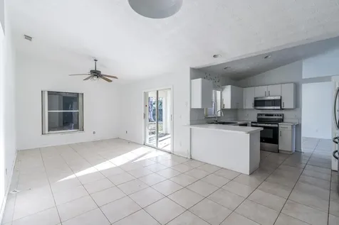298 Sw Eyerly Avenue Port Saint Lucie FL 34953