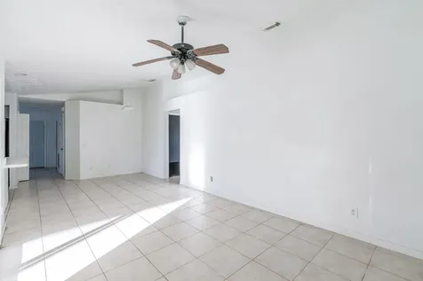 298 Sw Eyerly Avenue Port Saint Lucie FL 34953
