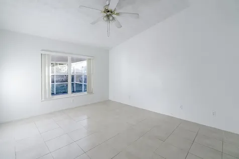 298 Sw Eyerly Avenue Port Saint Lucie FL 34953