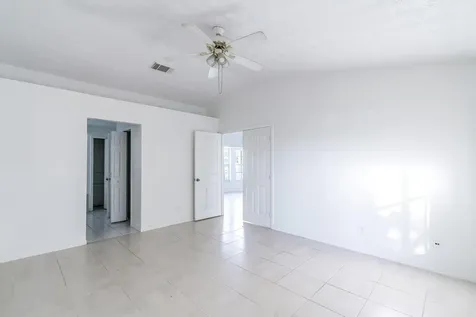 298 Sw Eyerly Avenue Port Saint Lucie FL 34953