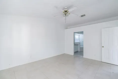 298 Sw Eyerly Avenue Port Saint Lucie FL 34953