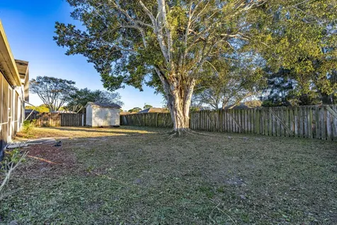 298 Sw Eyerly Avenue Port Saint Lucie FL 34953