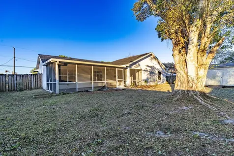 298 Sw Eyerly Avenue Port Saint Lucie FL 34953
