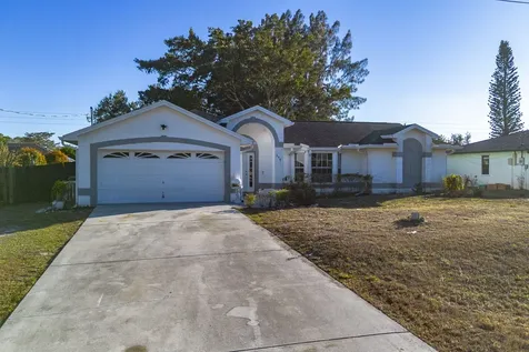 298 Sw Eyerly Avenue Port Saint Lucie FL 34953