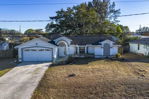 298 Sw Eyerly Avenue Port Saint Lucie FL 34953