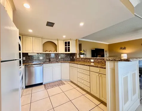 306 Wellington L West Palm Beach FL 33417