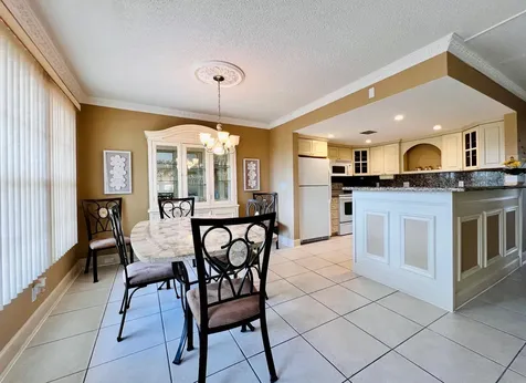 306 Wellington L West Palm Beach FL 33417