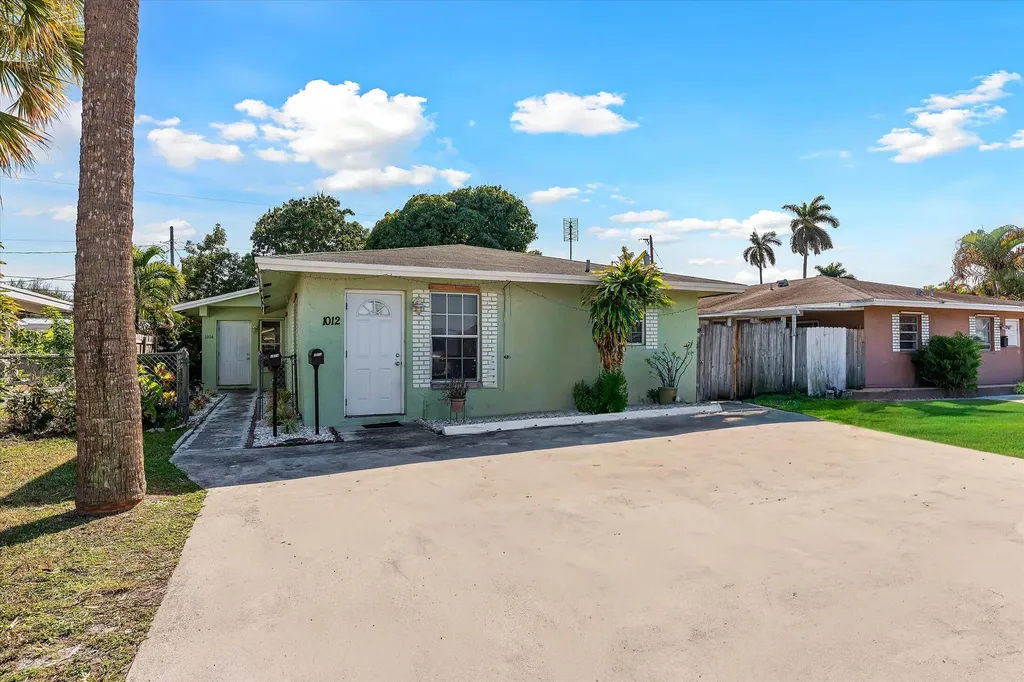 1012 Green Street West Palm Beach FL 33405