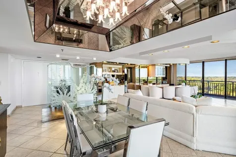 2427 Presidential Way West Palm Beach FL 33401