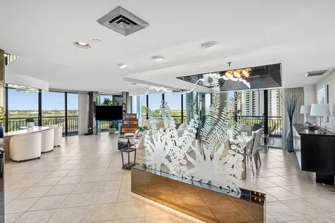 2427 Presidential Way West Palm Beach FL 33401