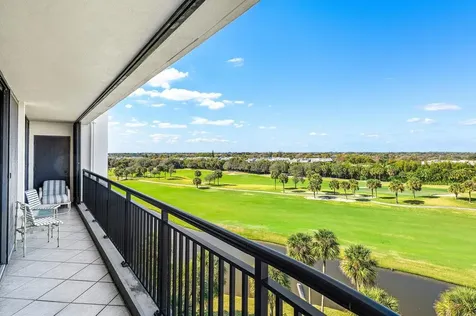 2427 Presidential Way West Palm Beach FL 33401