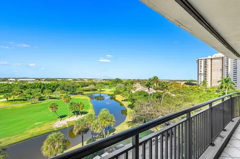 2427 Presidential Way West Palm Beach FL 33401