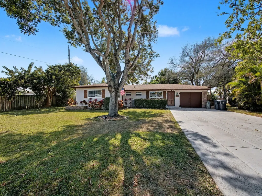 530 Australian Circle Lake Park FL 33403