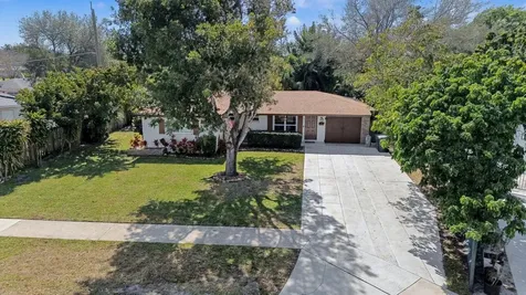 530 Australian Circle Lake Park FL 33403