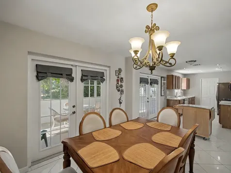 530 Australian Circle Lake Park FL 33403