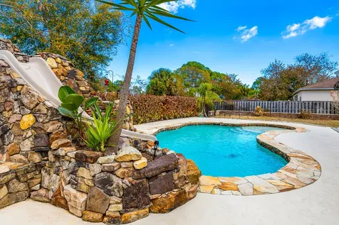 677 Nw Marion Avenue Port Saint Lucie FL 34983