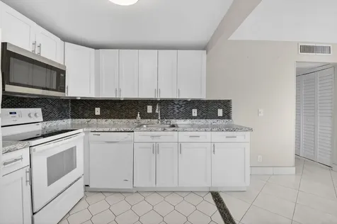 195 Brittany Delray Beach FL 33446