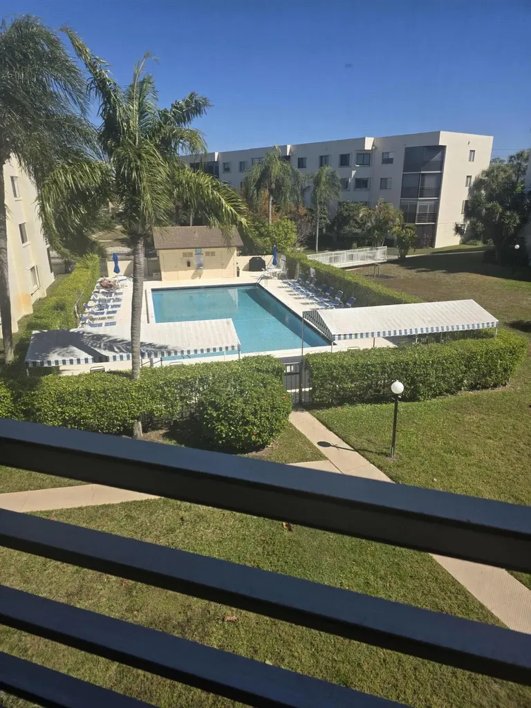 3186 Via Poinciana Lake Worth FL 33467