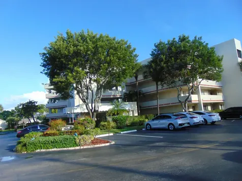 3186 Via Poinciana Lake Worth FL 33467