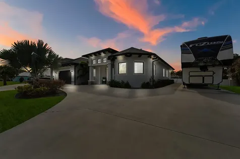 2056 Sw Aaron Lane Port Saint Lucie FL 34953