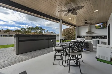 2056 Sw Aaron Lane Port Saint Lucie FL 34953