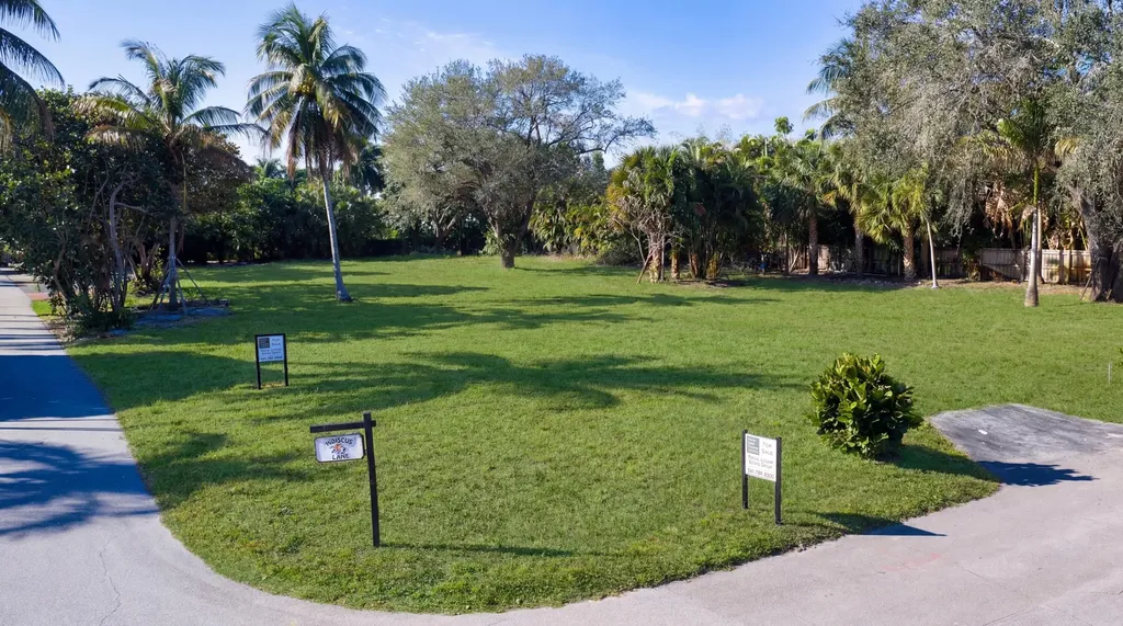 1098 Hibiscus Lane Delray Beach FL 33444