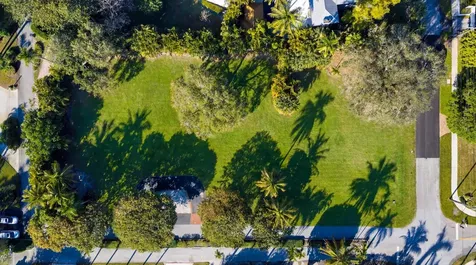 1010 Hibiscus Lane Delray Beach FL 33444