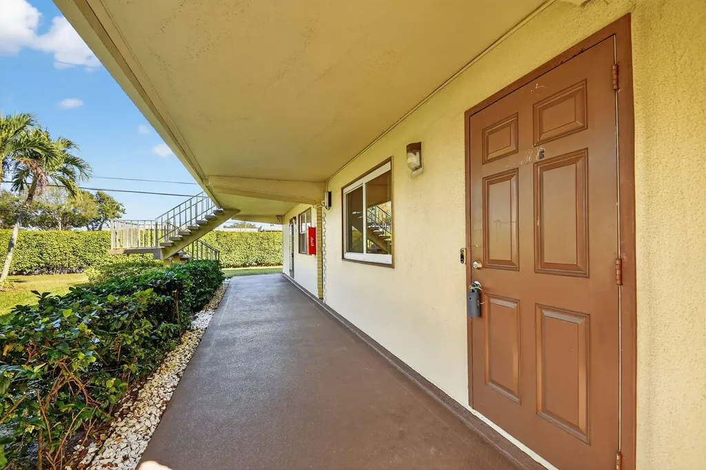 98 Saxony C Delray Beach FL 33446