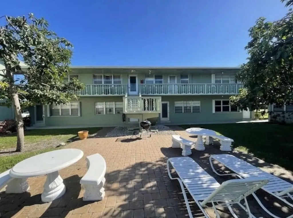 66 Easthampton C West Palm Beach FL 33417