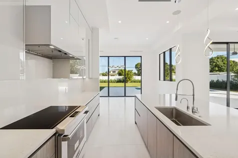 261 Nw 8th Street Boca Raton FL 33432