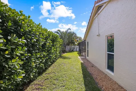 29 Dogwood Circle Boynton Beach FL 33436