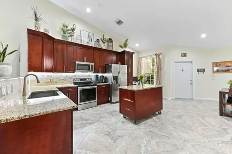 8404 Long Bay West Palm Beach FL 33411