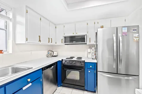 2540 Boundbrook Boulevard Palm Springs FL 33406