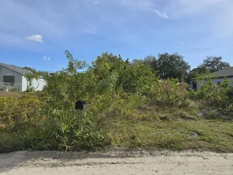 8016 104th Court Vero Beach FL 32967