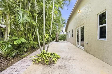 340 Hammocks Trail Greenacres FL 33413