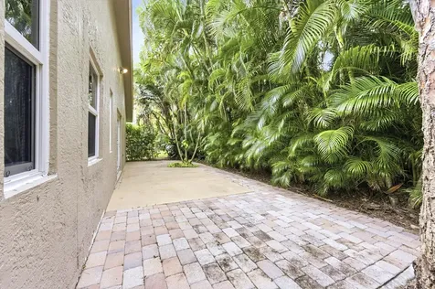 340 Hammocks Trail Greenacres FL 33413