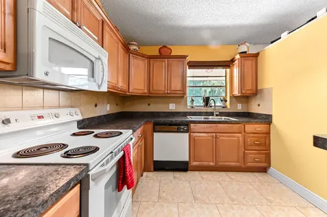 6257 Nw 1st Street Margate FL 33063