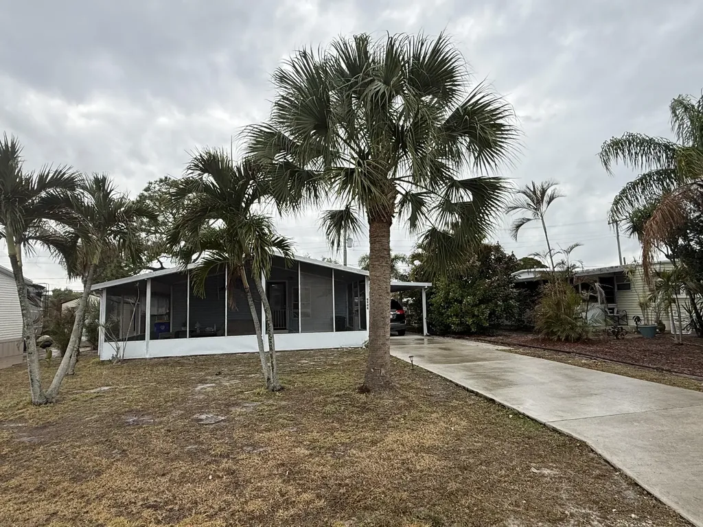 8508 Se Swan Avenue Hobe Sound FL 33455