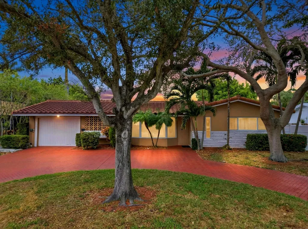 1921 NE 28th Court Lighthouse Point FL 33064