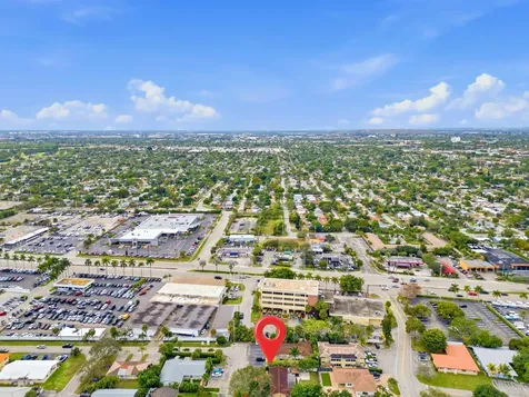 1921 NE 28th Court Lighthouse Point FL 33064