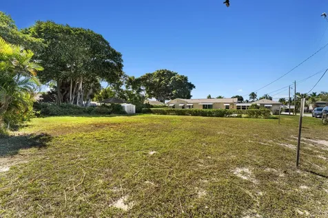 Xxxx Fittin Court Lake Worth FL 33461