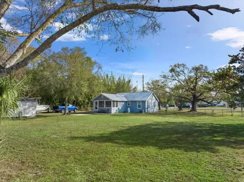 925 27th Avenue Vero Beach FL 32960
