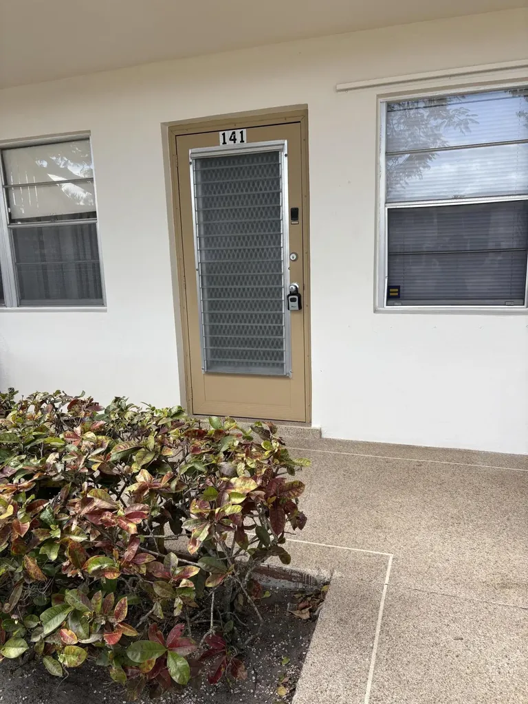 141 Bedford F West Palm Beach FL 33417