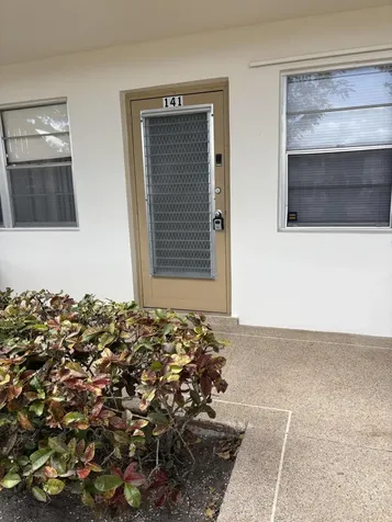 141 Bedford F West Palm Beach FL 33417