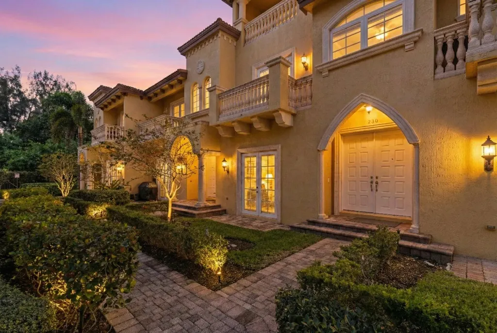 230 Ne 69th Circle Boca Raton FL 33487