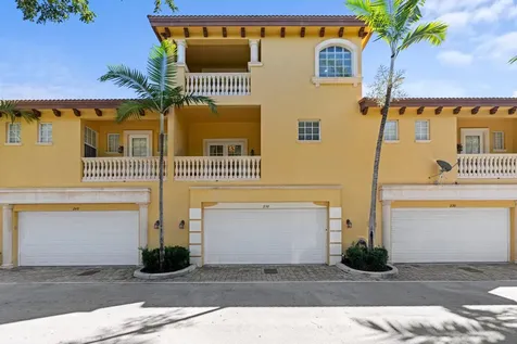 230 Ne 69th Circle Boca Raton FL 33487