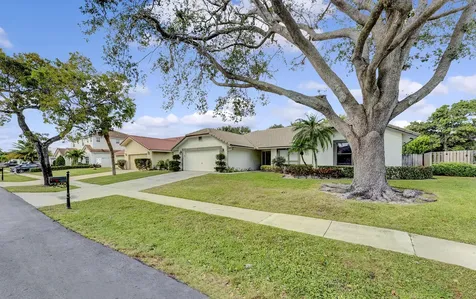 7379 London Lane Boca Raton FL 33433